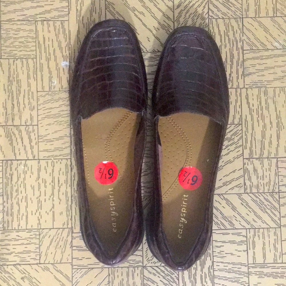 Women’s size 6.5 brown loafers from Easyspirit, slip on, flats. Never worn